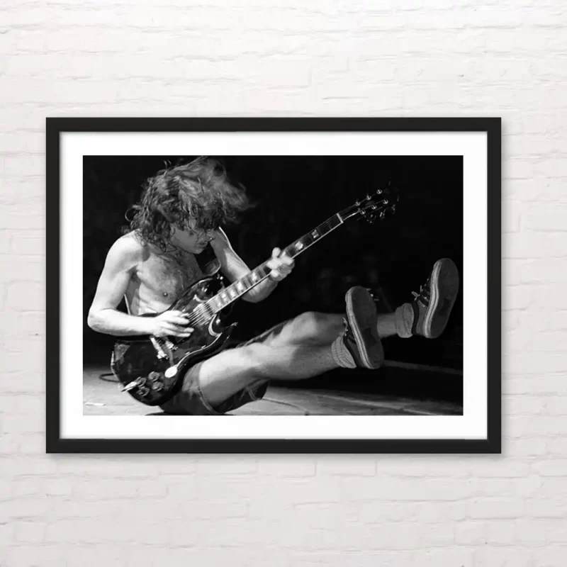 Angus Young - Poster enmarcado - Posterinc